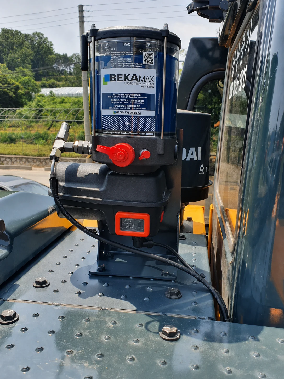 hyundai excavator auto grease pump detail 현대 굴착기 자동구리스 펌프 설치 상세